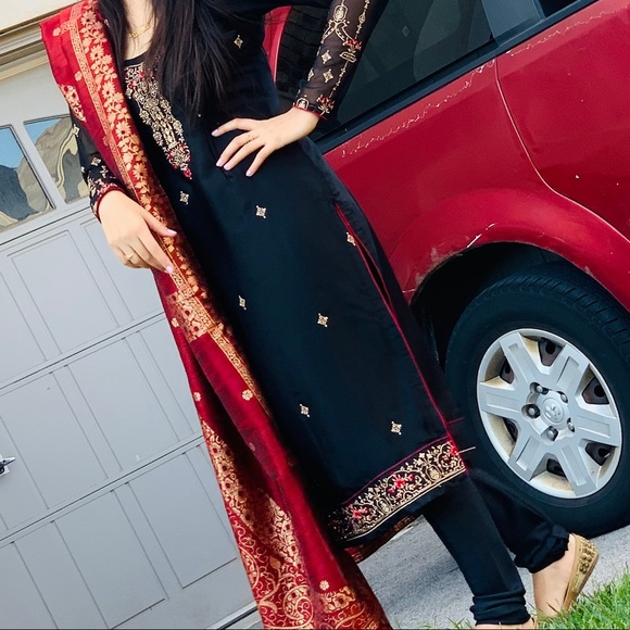 Indian suit with beautiful chunni! - Picture 3 of 3